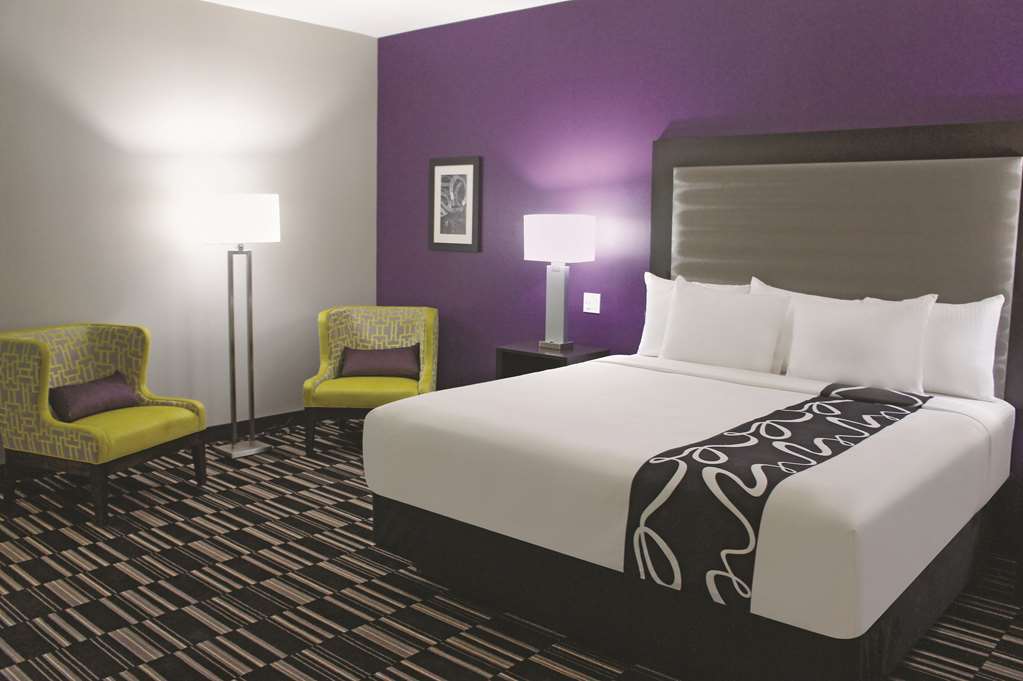 La Quinta By Wyndham Mcallen Convention Center Room photo