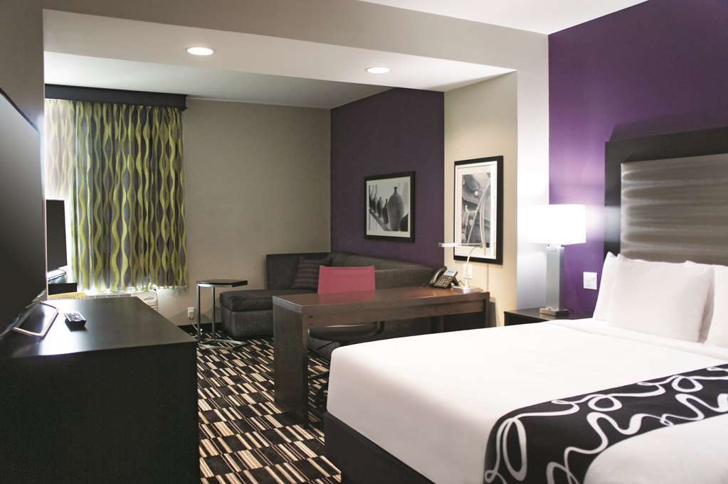La Quinta By Wyndham Mcallen Convention Center Room photo